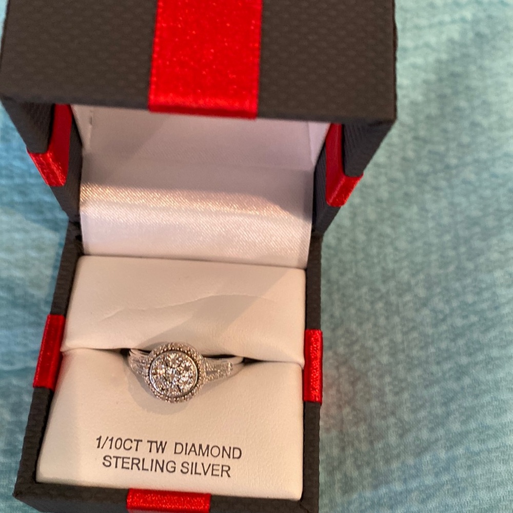 1/10 Ct Diamond ring size 7